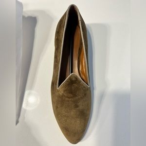 Le Monde Beryl Venetian slipper in green velvet